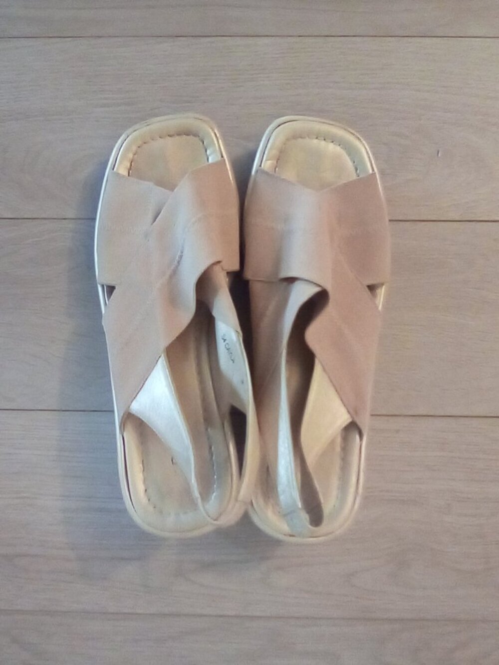 Donald  J Pliner Cayla Sandals Beige / Sand Size 8